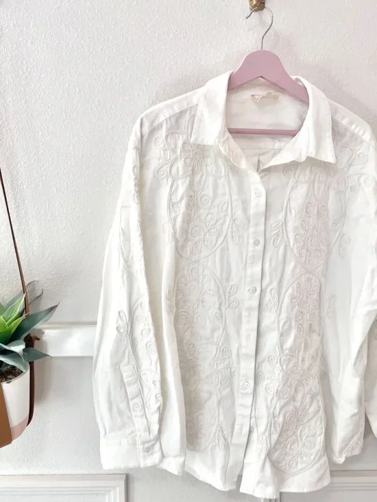 Sézane x Lucia Vergara Maxy Shirt Ecru with Daisy Embroidery Size FR 46 - Picture 2 of 6